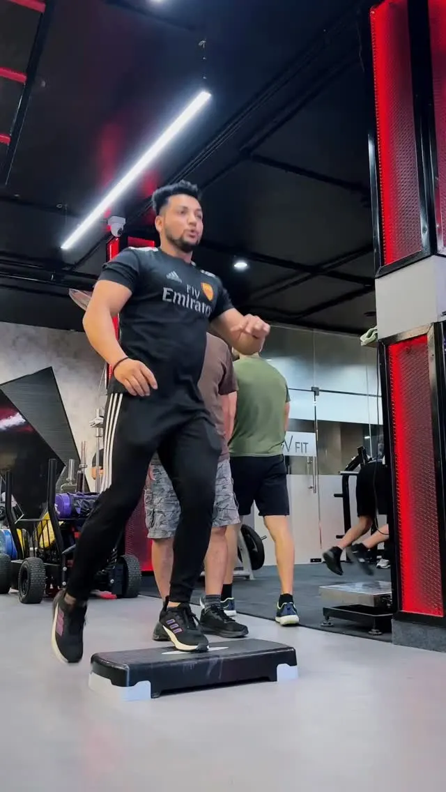 Member doing step-ups