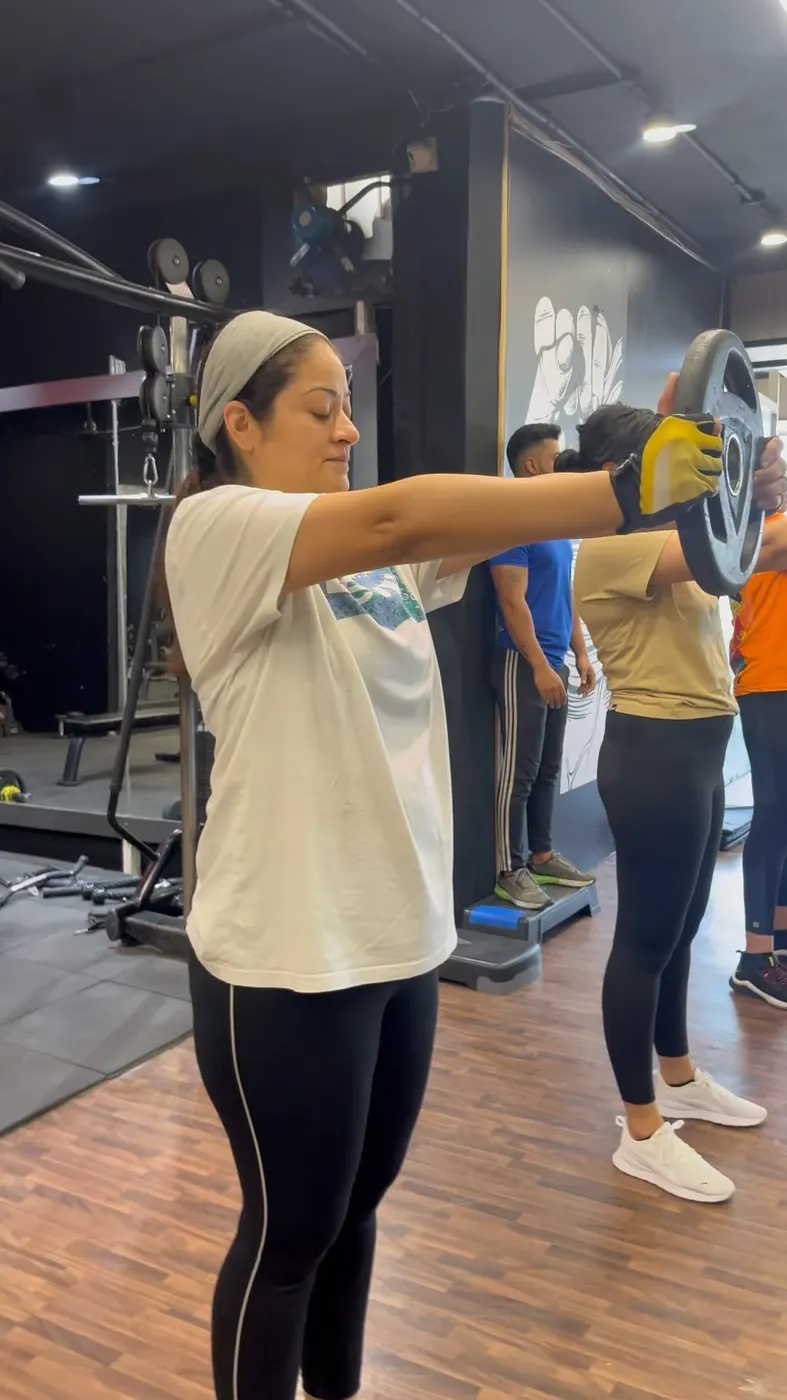 Group class with dumbbells